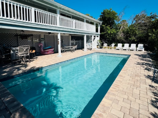 Beautiful 3 Bedroom Home with Loft and a Private Pool